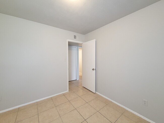 Building Photo - 24202 4 Sixes Ln