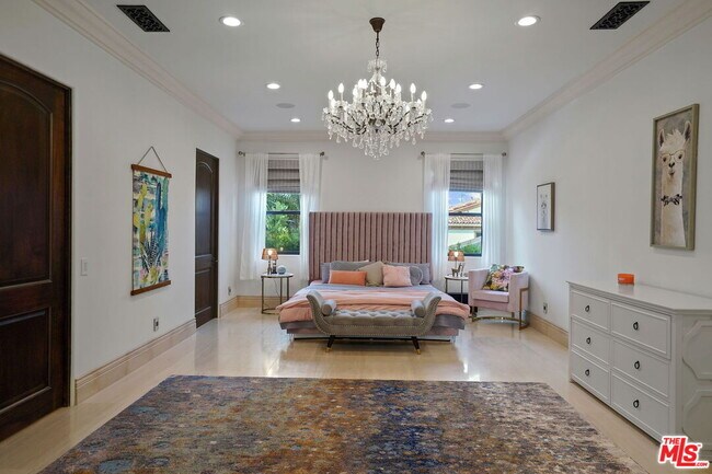 Building Photo - 20101 SW Cypress St