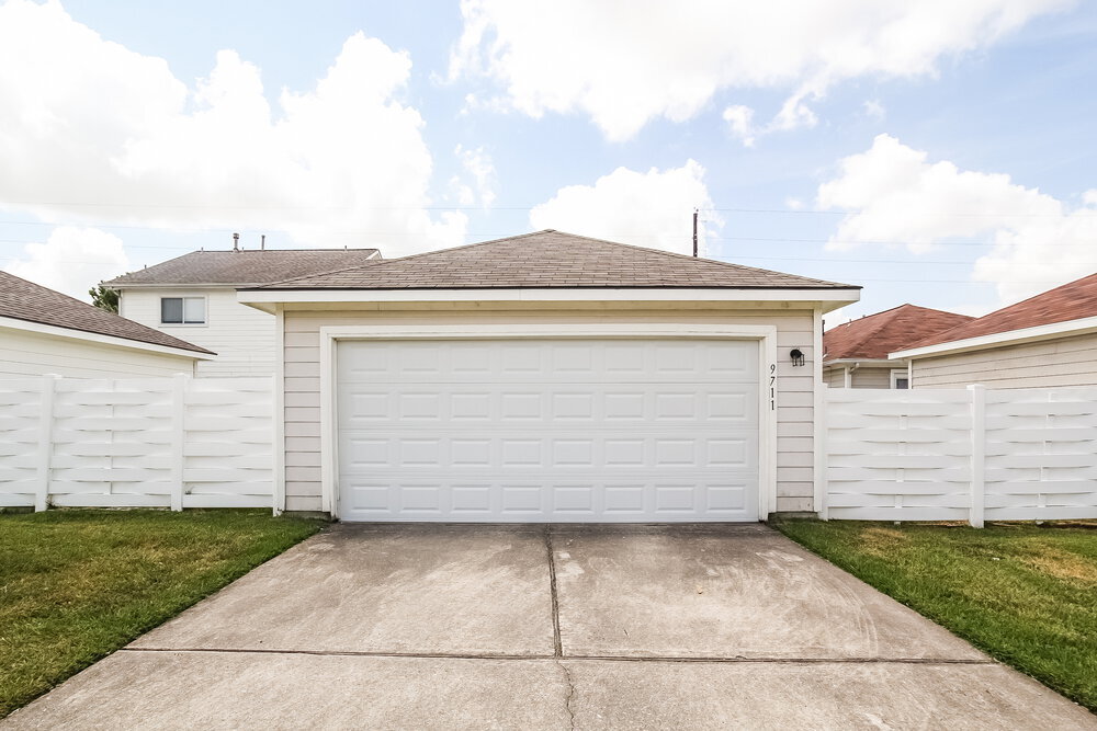 Building Photo - 9711 Farrell Dr