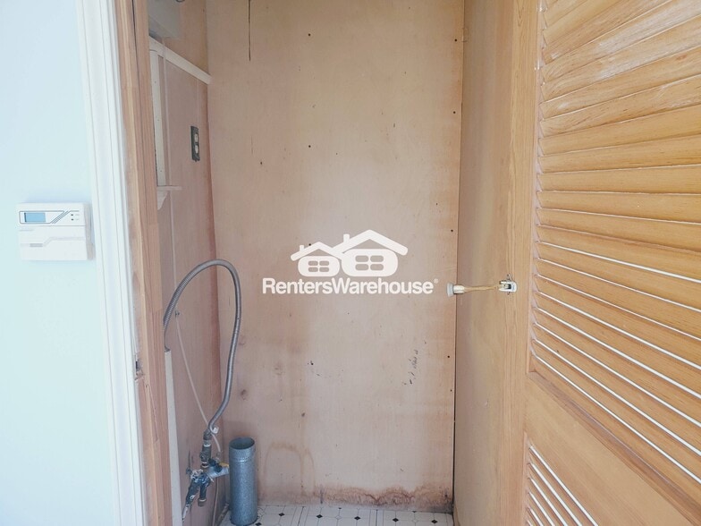 Building Photo - 1951 Dresden Dr