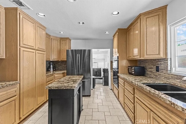 Building Photo - 228 Jacaranda Pl