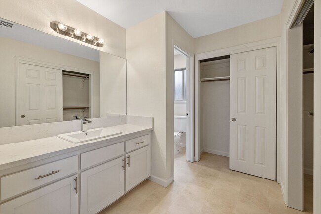 Building Photo - NW Visalia Home Coming Soon!