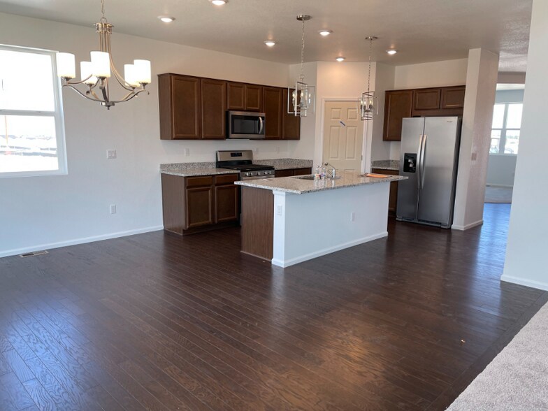 Building Photo - 517 Silver Rock Trl