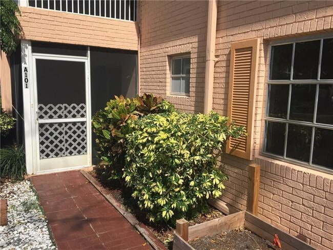 Building Photo - 770 SE 2nd Ave