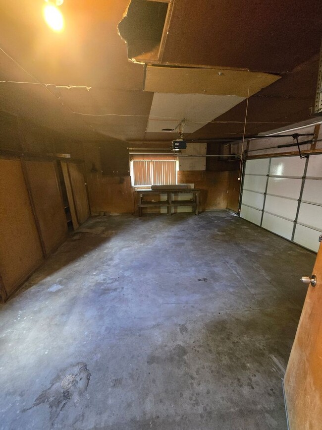 Building Photo - 1021 Orchid Ave