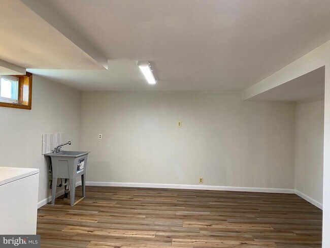 Building Photo - 2119 Holborn Rd