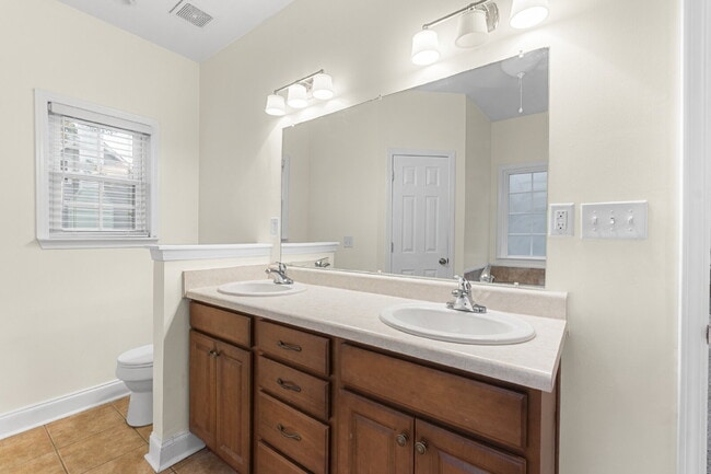 Building Photo - 406 Aspen Ct