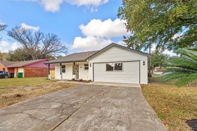 Building Photo - 10027 Valley Sun Dr