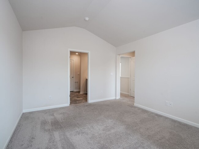 Building Photo - 3 Bed 2.5 Bath Townhome, END UNIT WITH PRIVATE BACKYARD! $500 OFF FIRST FULL MONTH RENT