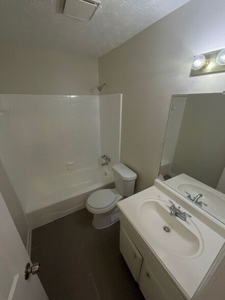 Building Photo - 5007 Fieldgreen Crossing