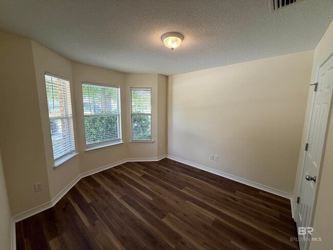 Building Photo - 104 Kemper Ln