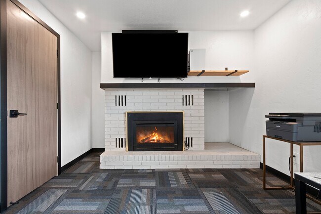 Building Photo - 2804 W Spencer St