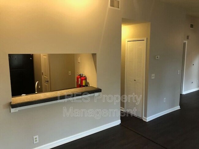 Building Photo - 1406 Northlake Dr