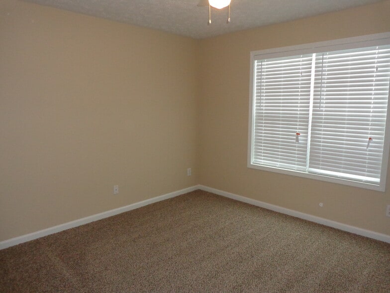 Building Photo - 7102 Independence Dr