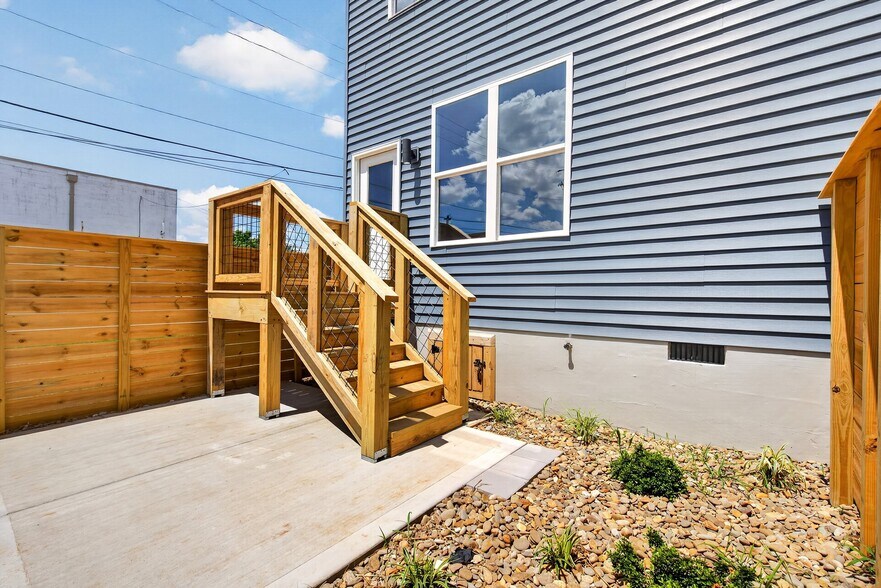 Building Photo - 5207 Camelia Rd