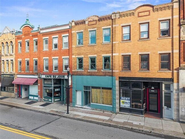 Primary Photo - 1109 E Carson St