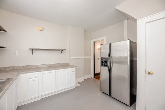 Building Photo - 57 Anthony St