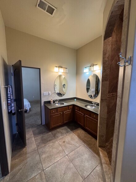 Building Photo - 4600 6th St NW