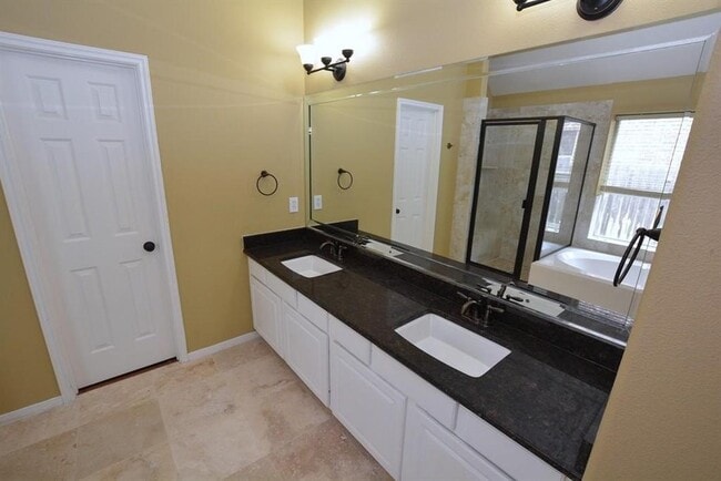 Building Photo - 1523 Stone Canyon Dr