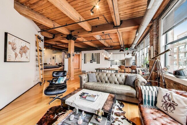 Building Photo - 913 W Van Buren St