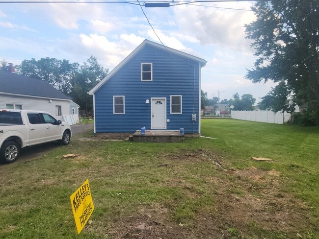 Building Photo - 4717 Fox Ave
