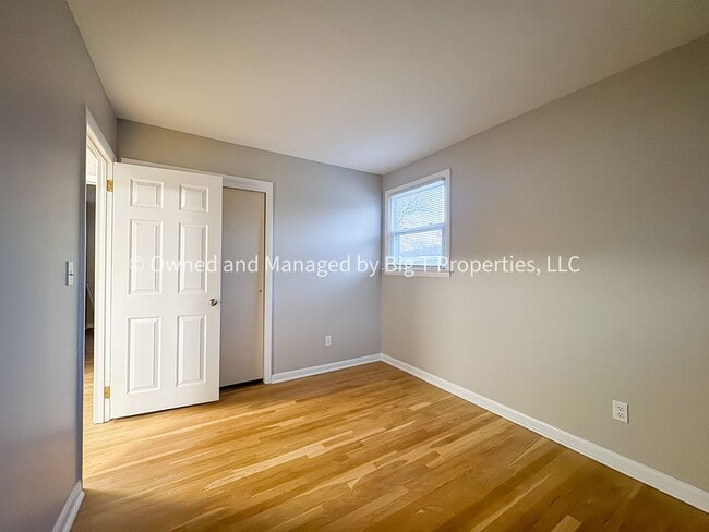 Building Photo - Cute ranch house with huge fenced yard