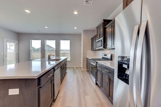 Building Photo - Need More Space? This 4/2.5/2 Has It!