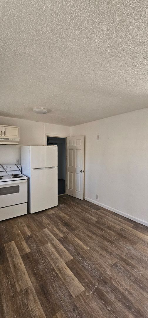 Building Photo - Renovated 4 bedroom with full unfinished basement