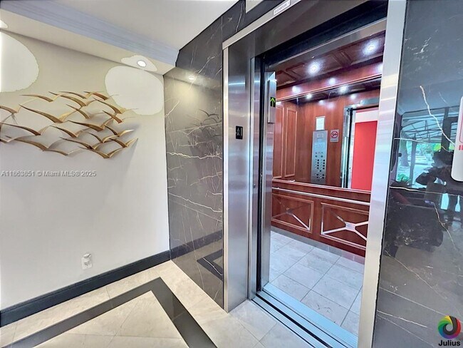 Building Photo - 2661 S Course Dr