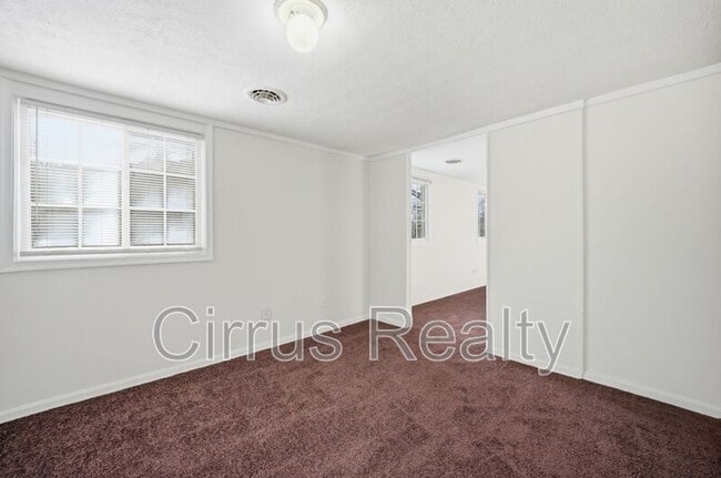 Building Photo - 1924 Zinzer Rd