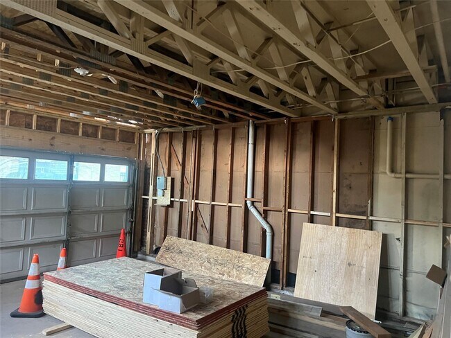 Building Photo - 2668 Bering Dr