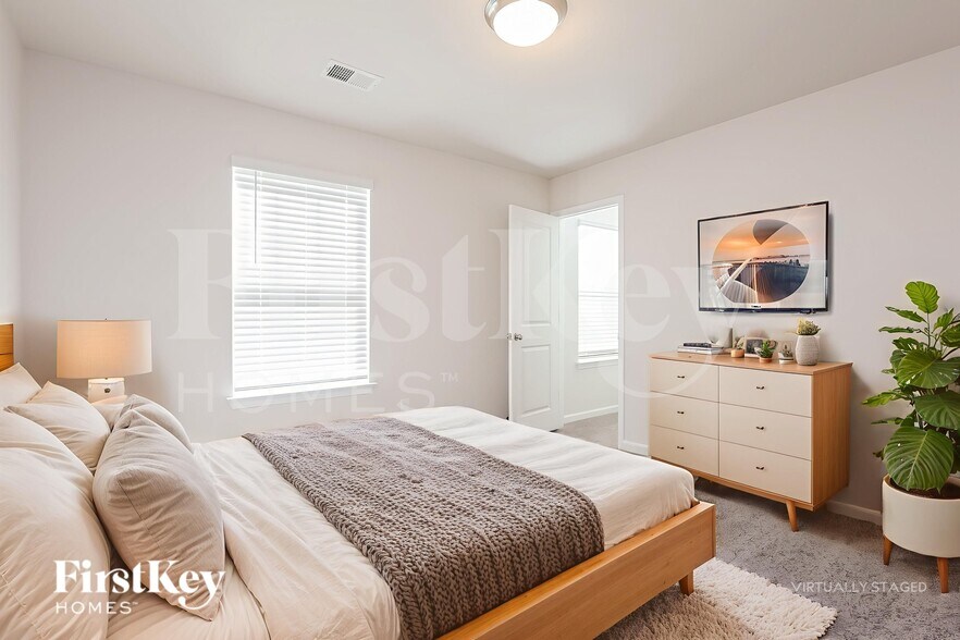 Building Photo - 1104 Mission Hill Ln