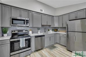 Building Photo - 60 Quail Forest Dr