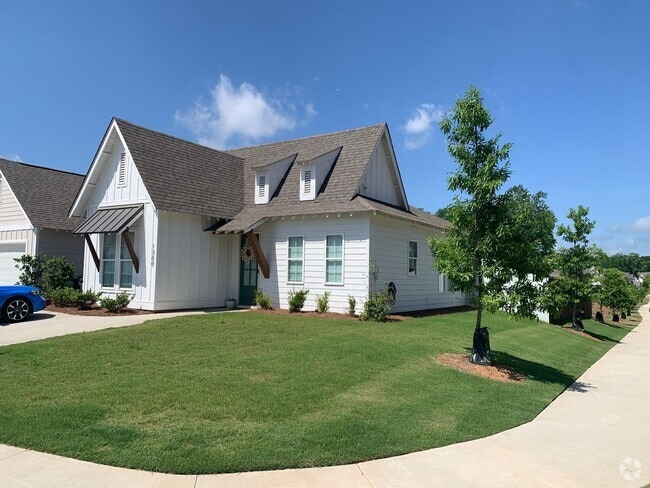Building Photo - 1300 Woodland Circle