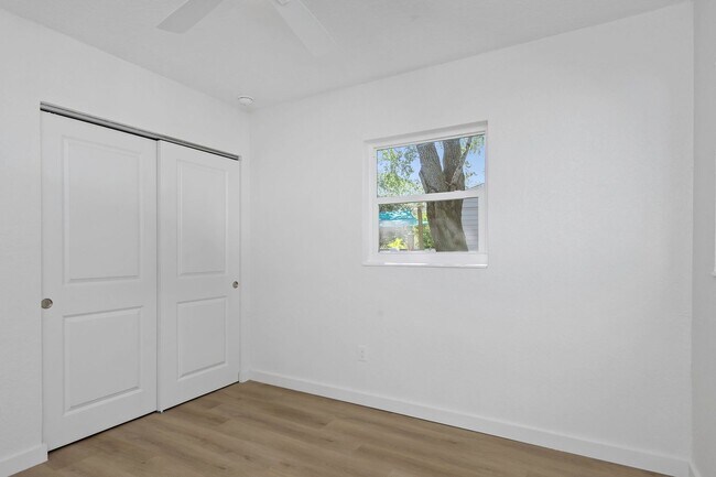 Building Photo - 2710 Boca Ciega Dr N