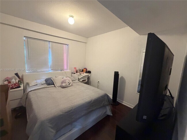 Building Photo - 2536 NW 24th St