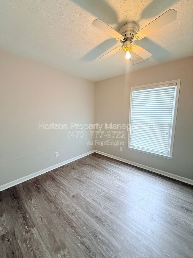 Building Photo - 3512 Nutmeg Dr