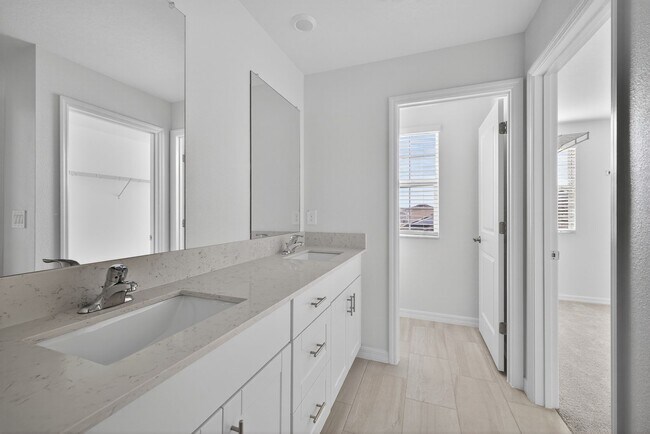 Building Photo - Brand New 6-Bed Available Now!