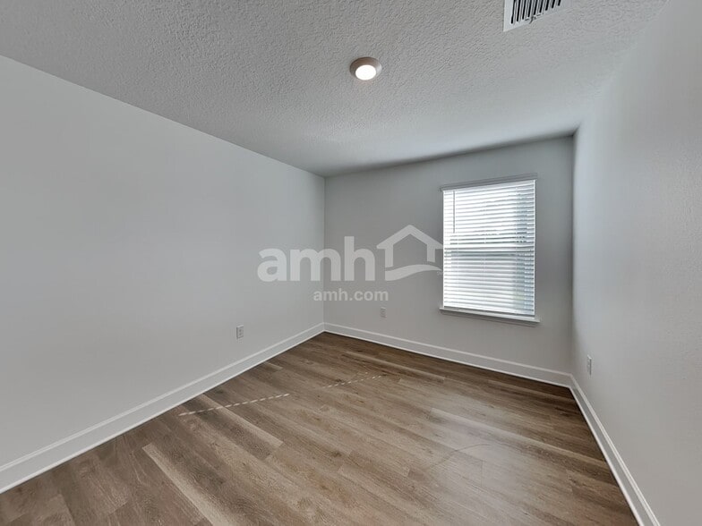 Building Photo - 2904 20th Ave W