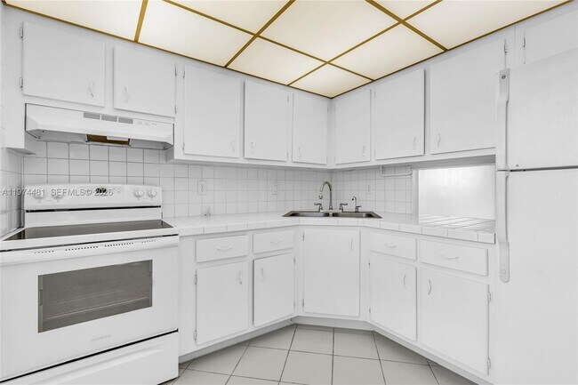 Building Photo - 4200 NW 3rd Ct