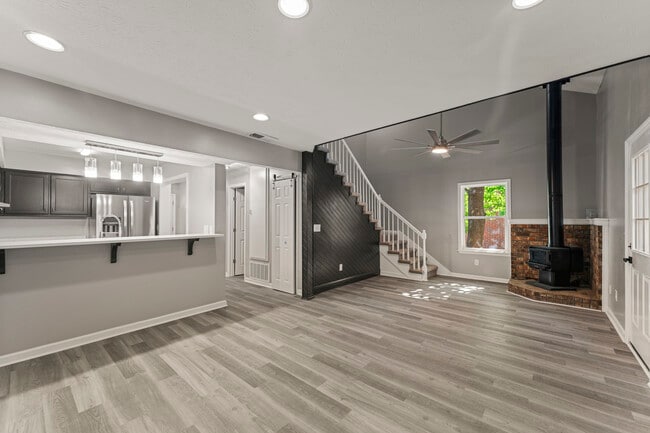 Building Photo - 6344 Olde Towne Dr