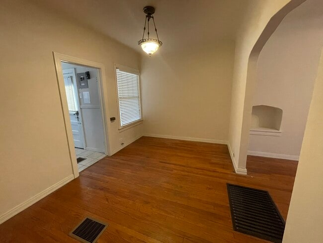 Building Photo - Huisache