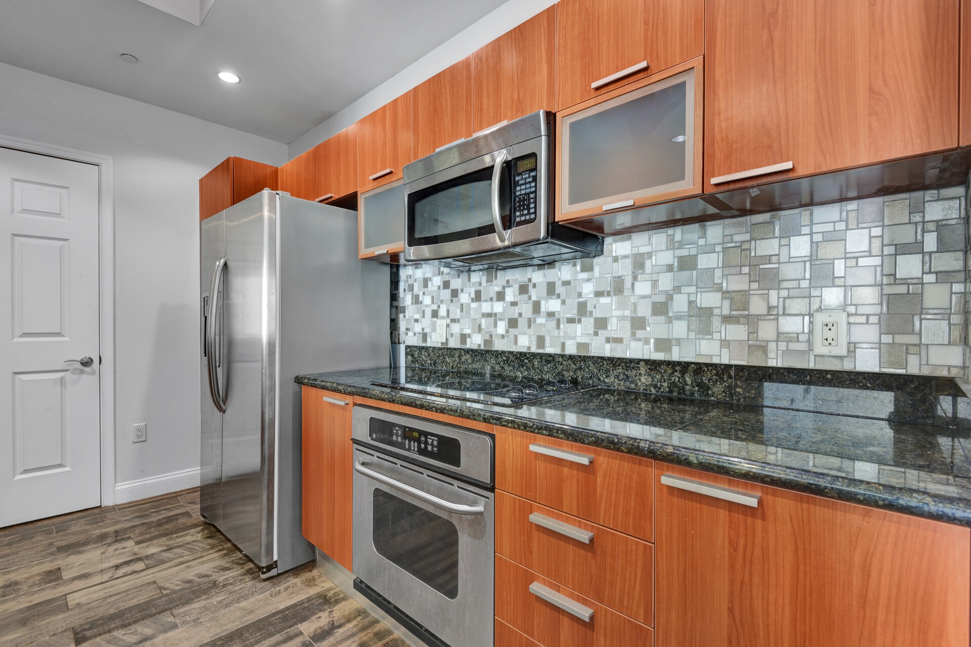 Building Photo - 231 Riverside Dr