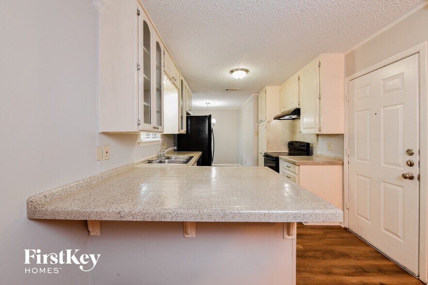 Building Photo - 612 Mesa Dr