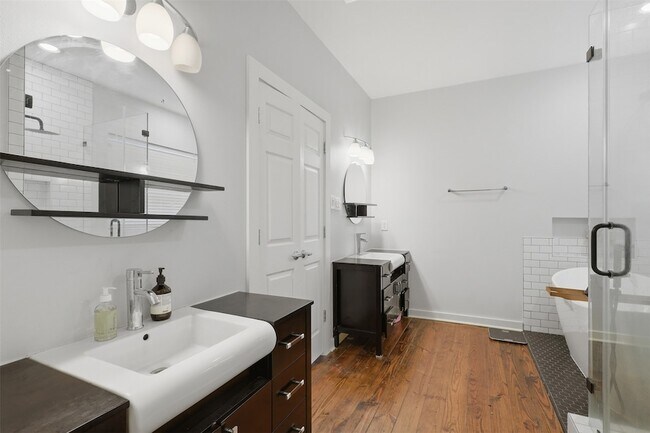 Building Photo - 1326 W 24th St
