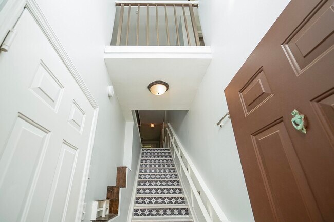 Building Photo - 1005 Bella Vista Blvd