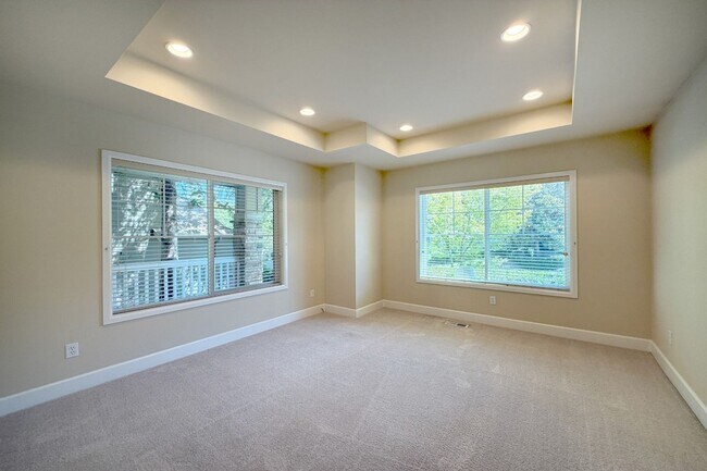 Building Photo - 5Bd/2.75Ba Sammamish Home