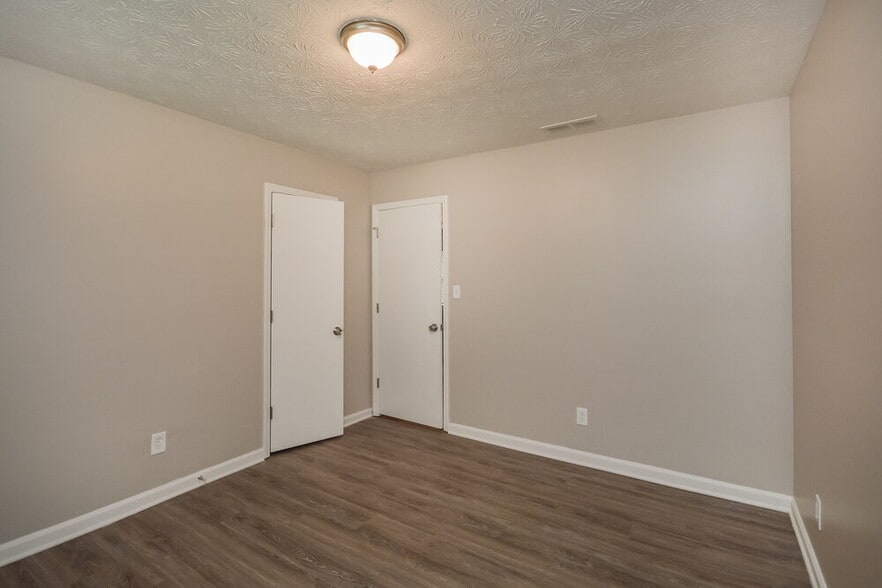 Building Photo - 417 Willow Ct SE