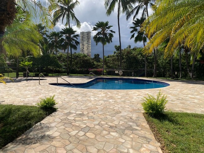 Building Photo - Honolulu (Salt Lake) - Plaza Landmark - 1 bedrooms with washer/dryer and 1 parking