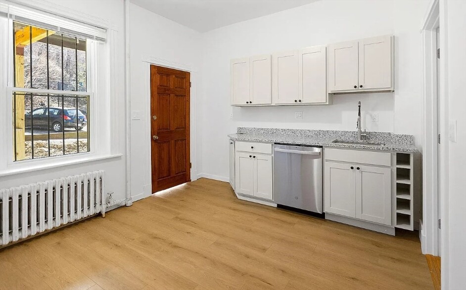 Building Photo - 868 Huntington Ave